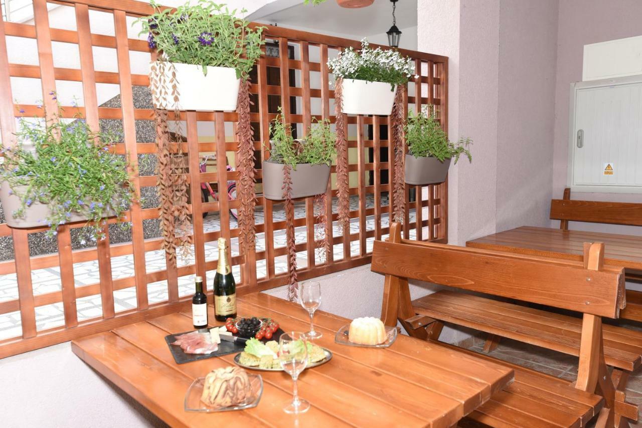 Guest House Zec Budva Exterior photo